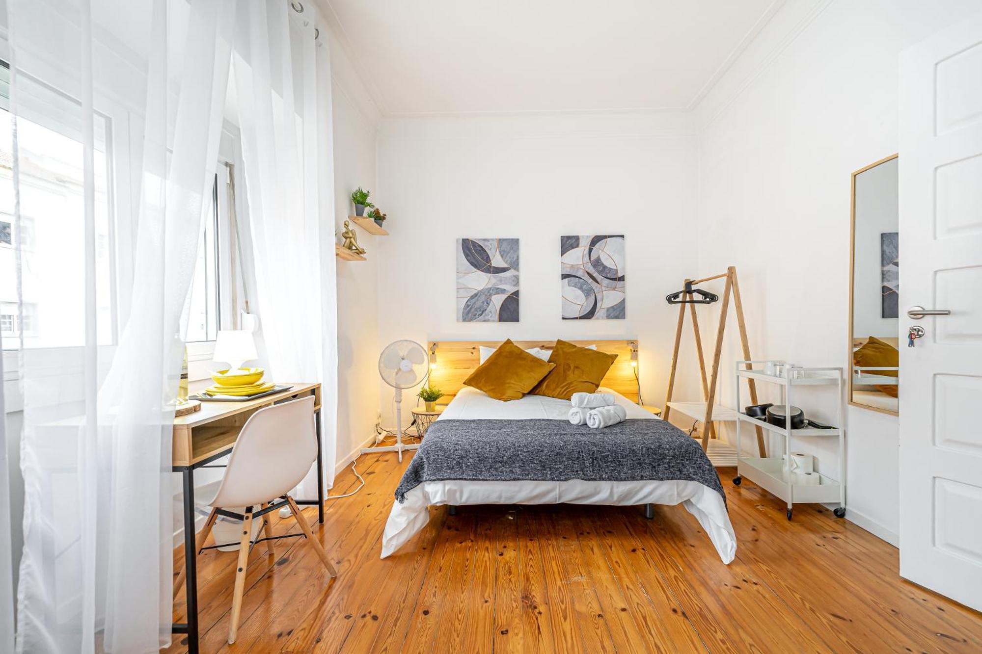 April Square By Lisbon With Sintra Amadora Exterior foto