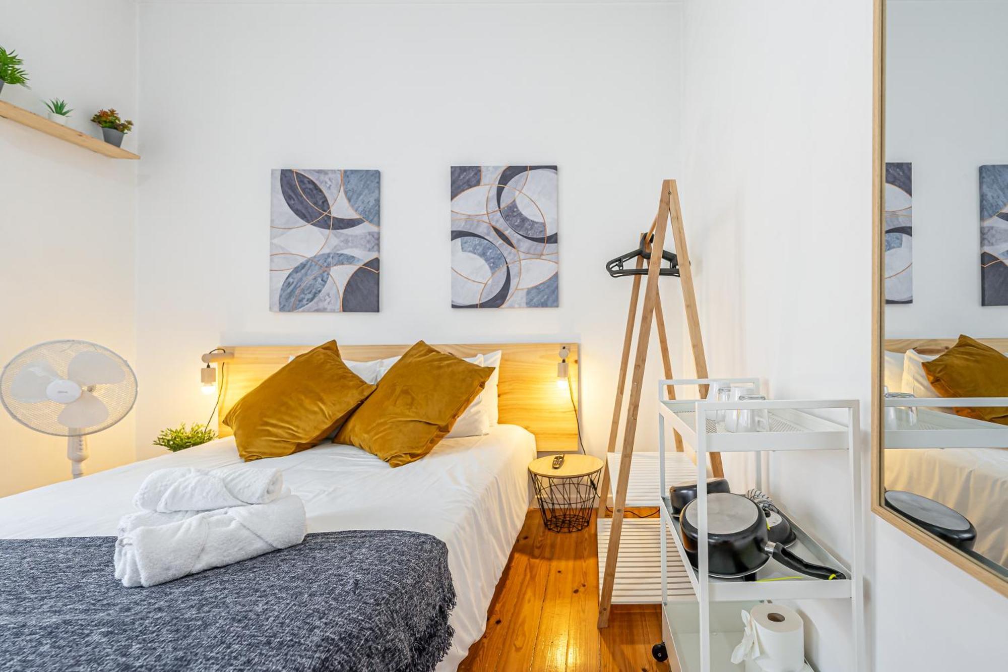 April Square By Lisbon With Sintra Amadora Exterior foto