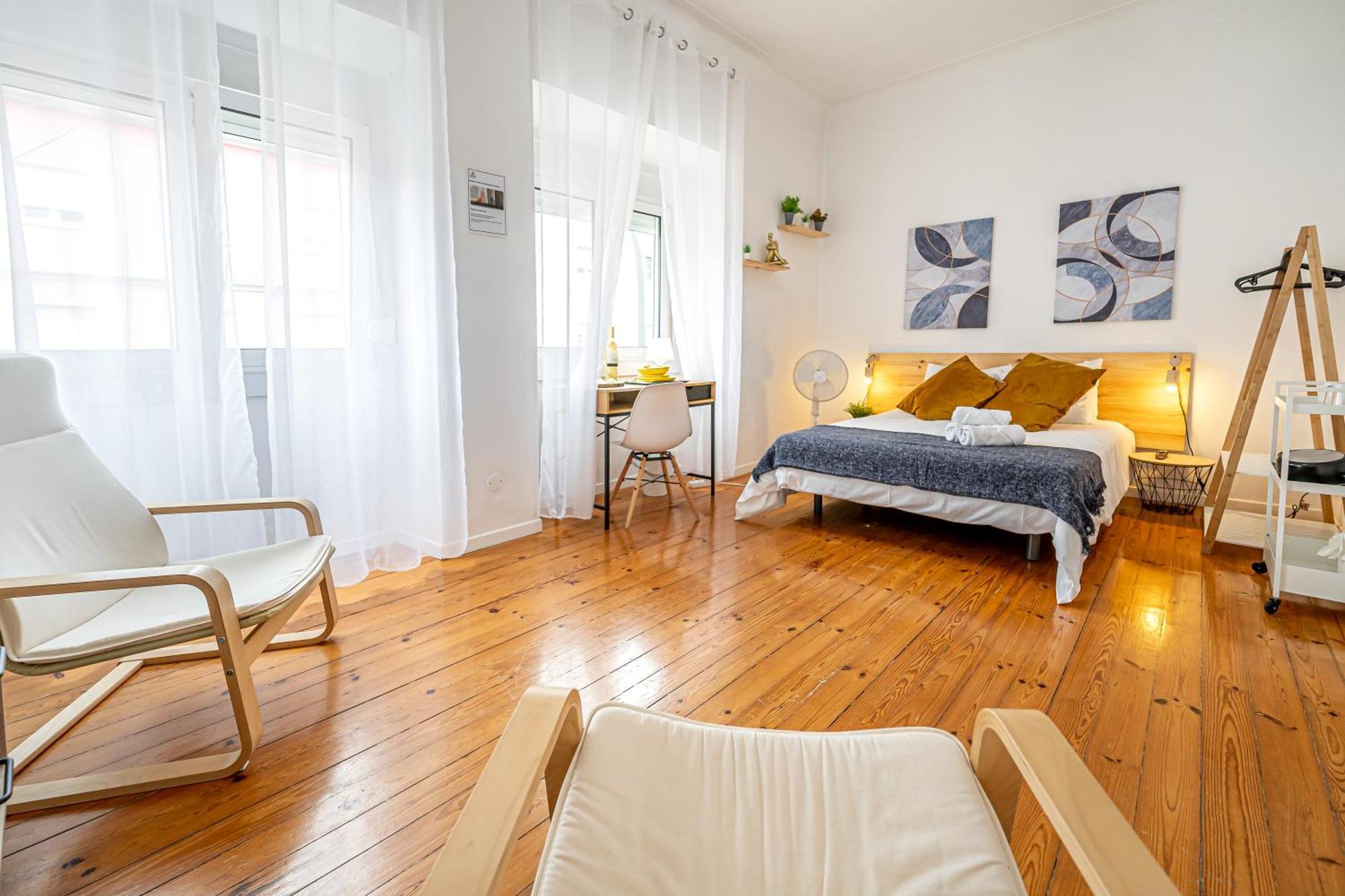 April Square By Lisbon With Sintra Amadora Exterior foto